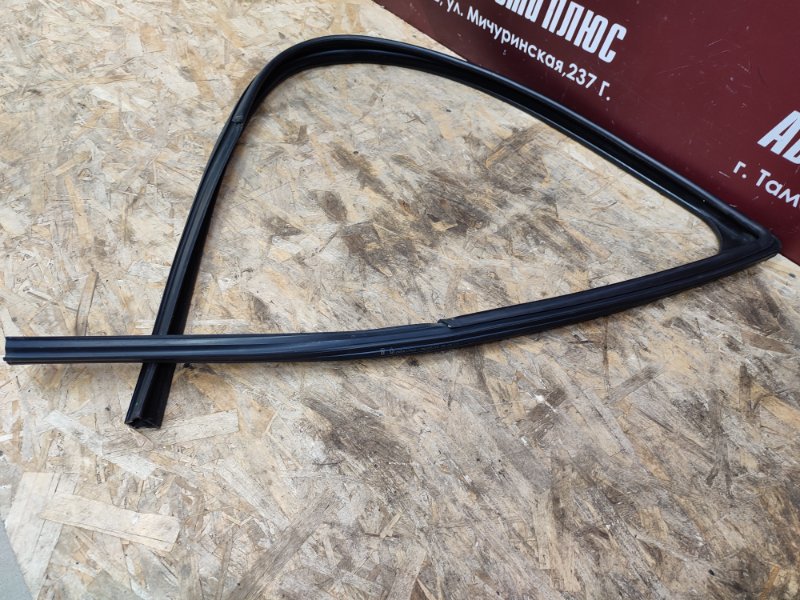 Уплотнитель стекла двери