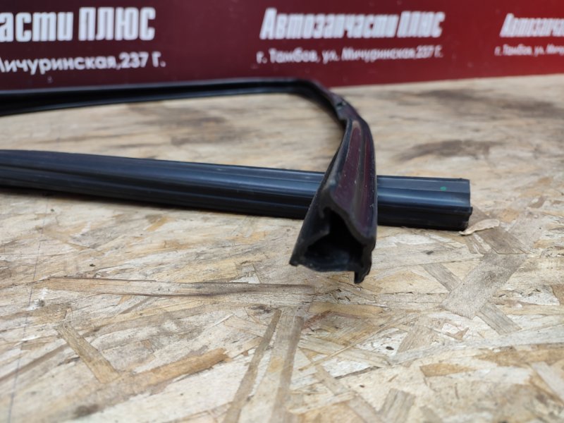 Уплотнитель стекла двери