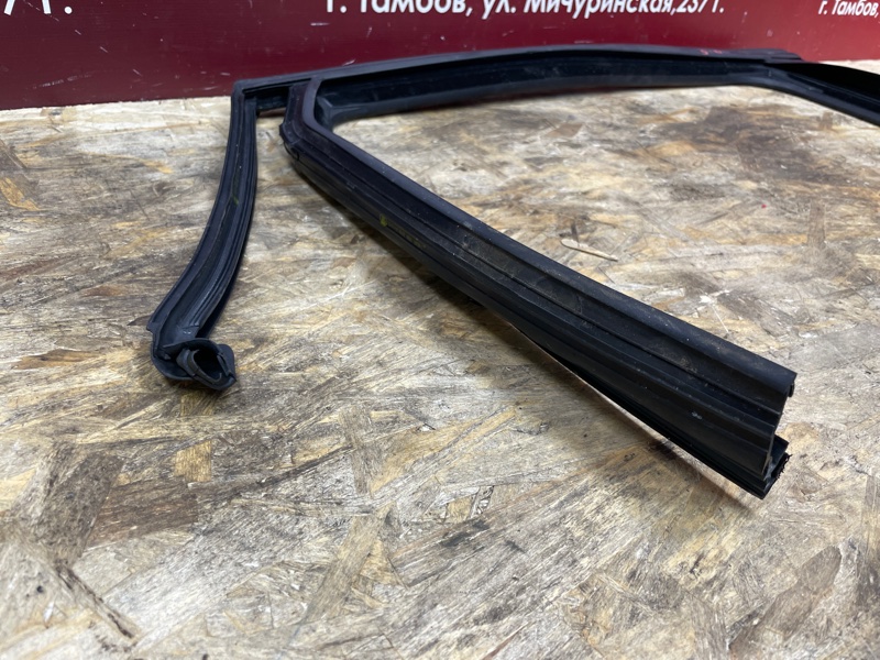 Уплотнитель рамки двери