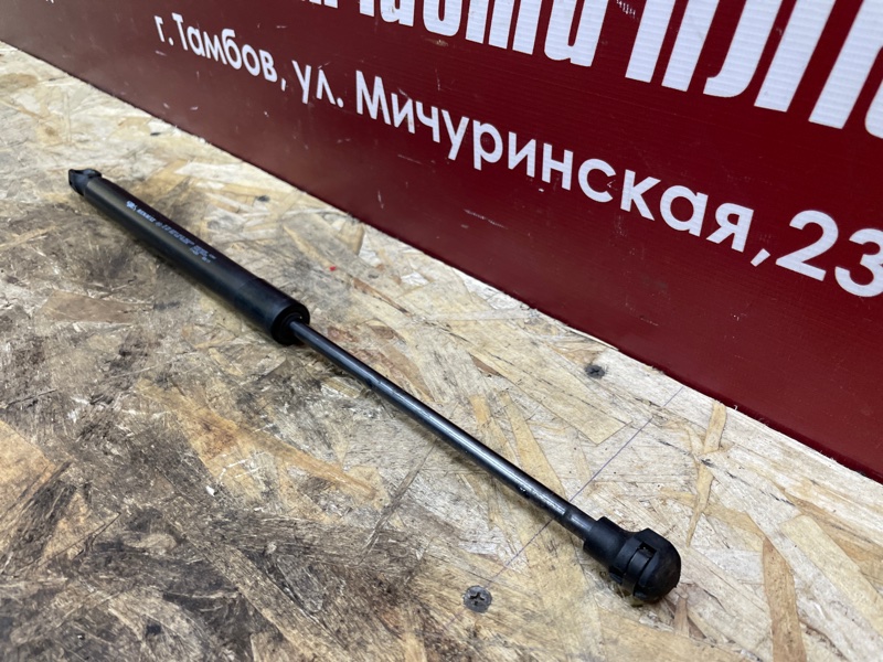 Амортизатор багажника