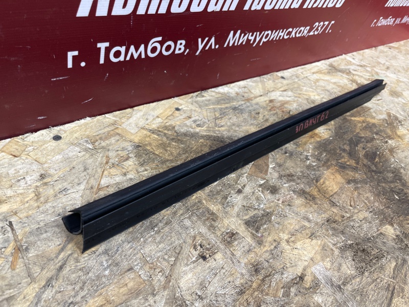 Уплотнитель стекла двери внутренний