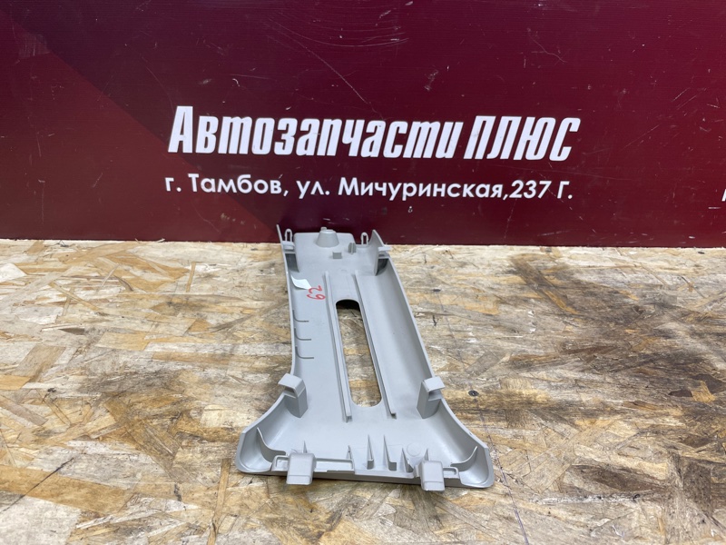 Обшивка средней стойки