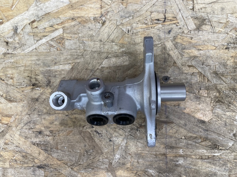 Главный тормозной цилиндр