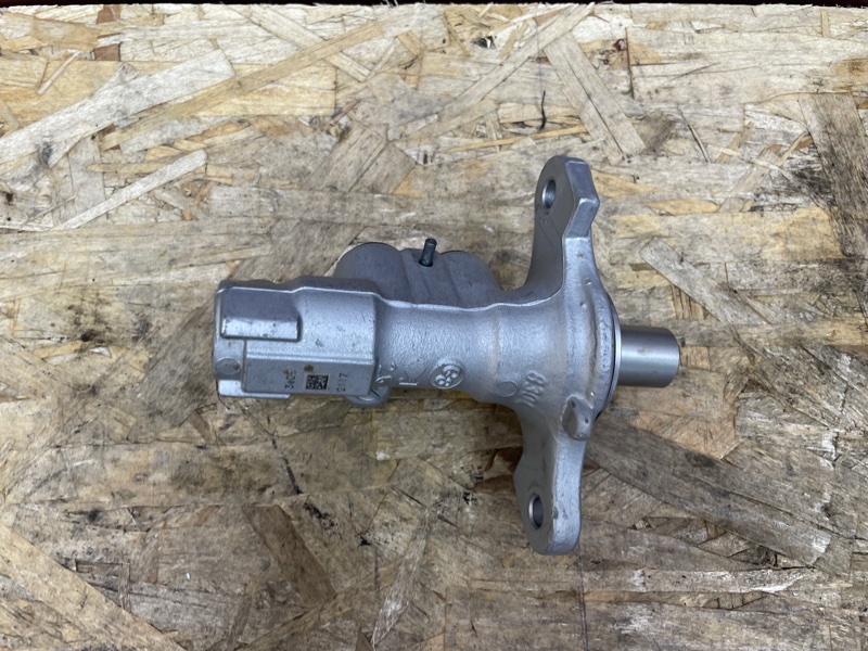 Главный тормозной цилиндр