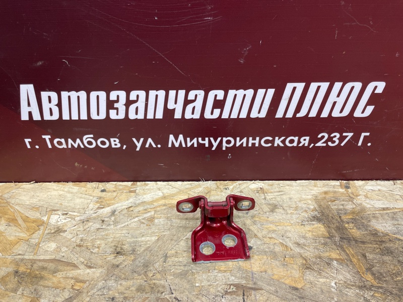 Петля двери