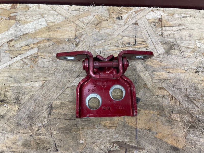 Петля двери