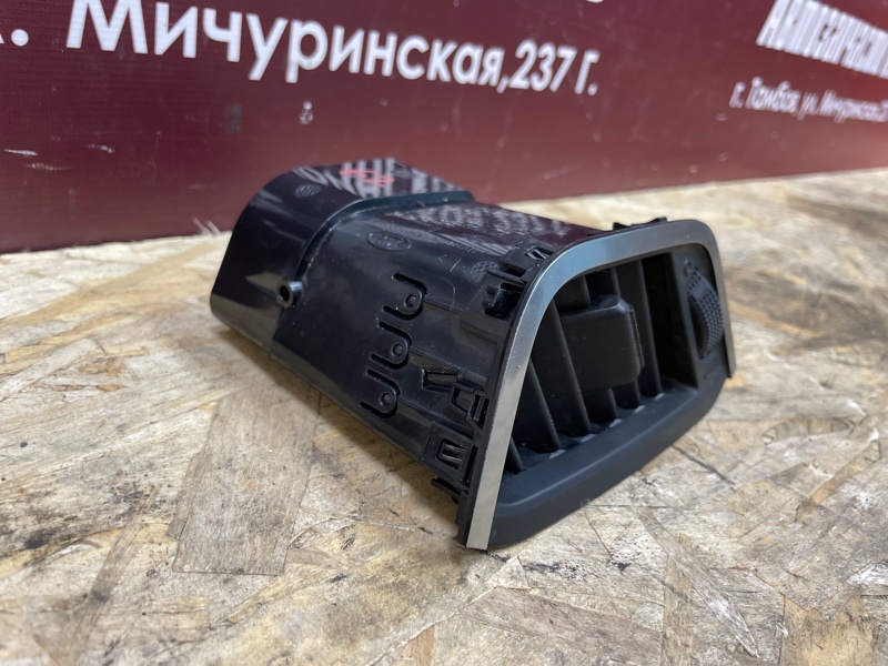 Воздушный дефлектор салона