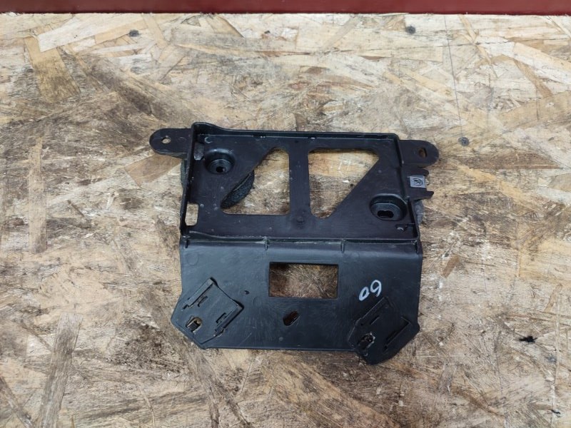 Кронштейн блока управления двигателем