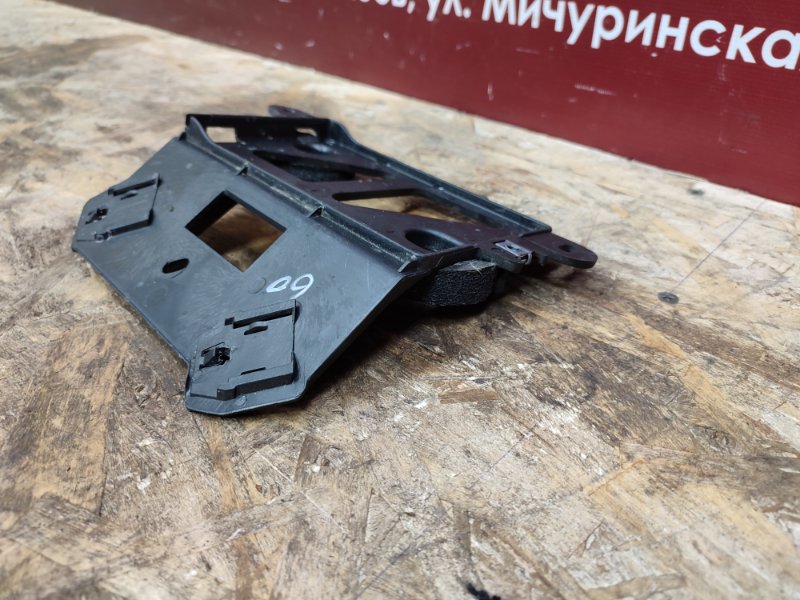 Кронштейн блока управления двигателем