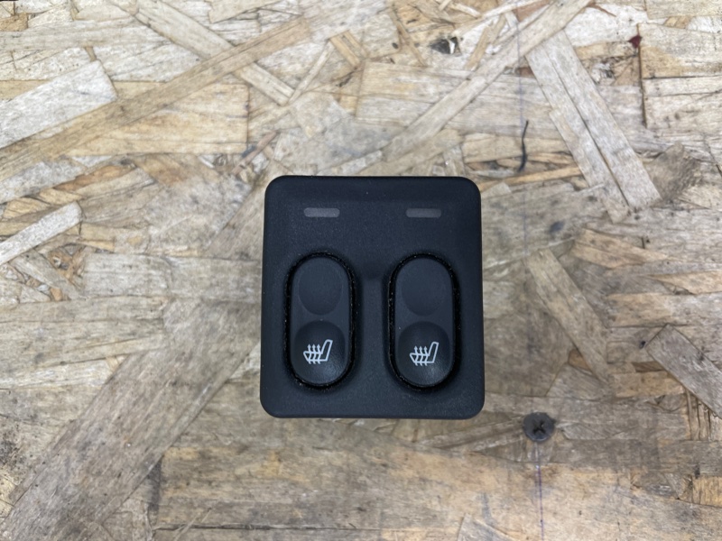 Кнопка обогрева сидений