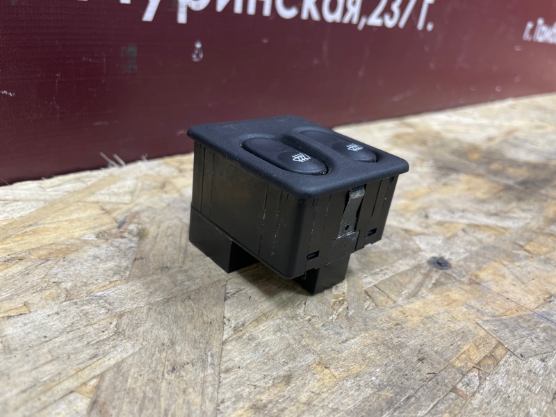 Кнопка обогрева сидений