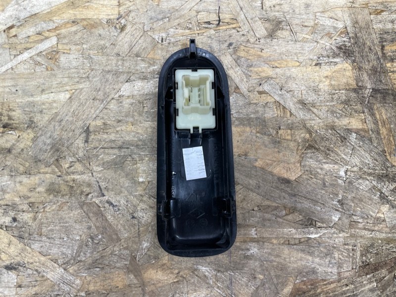 Кнопка стеклоподъемника