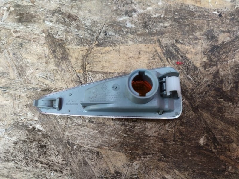 Повторитель поворота в крыло