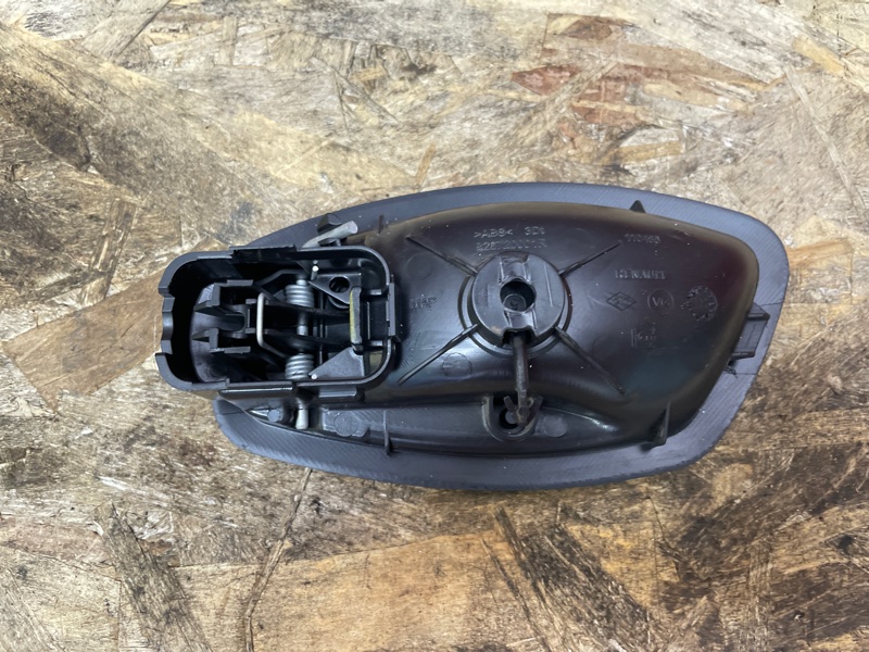 Внутренняя  ручка двери