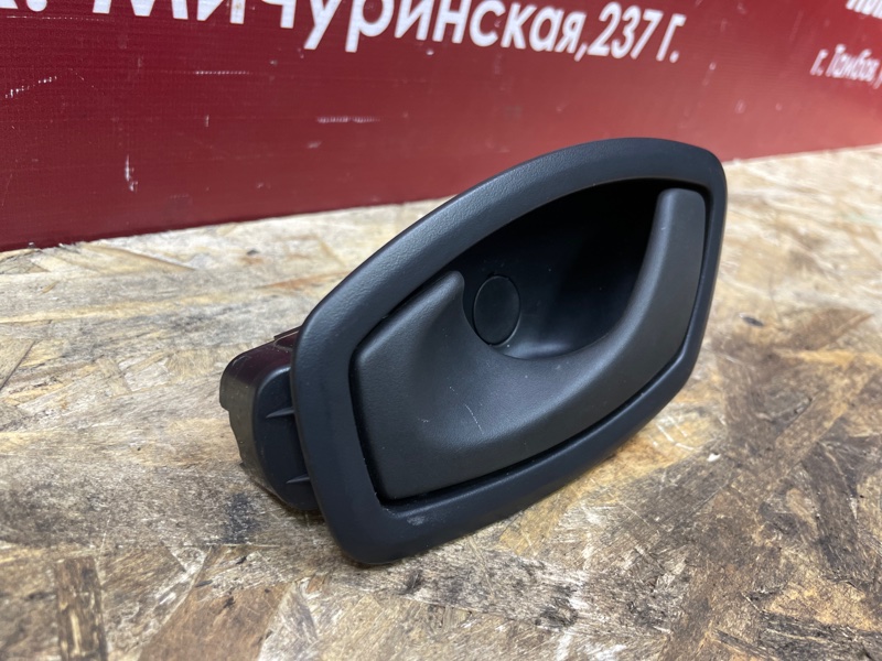 Внутренняя  ручка двери