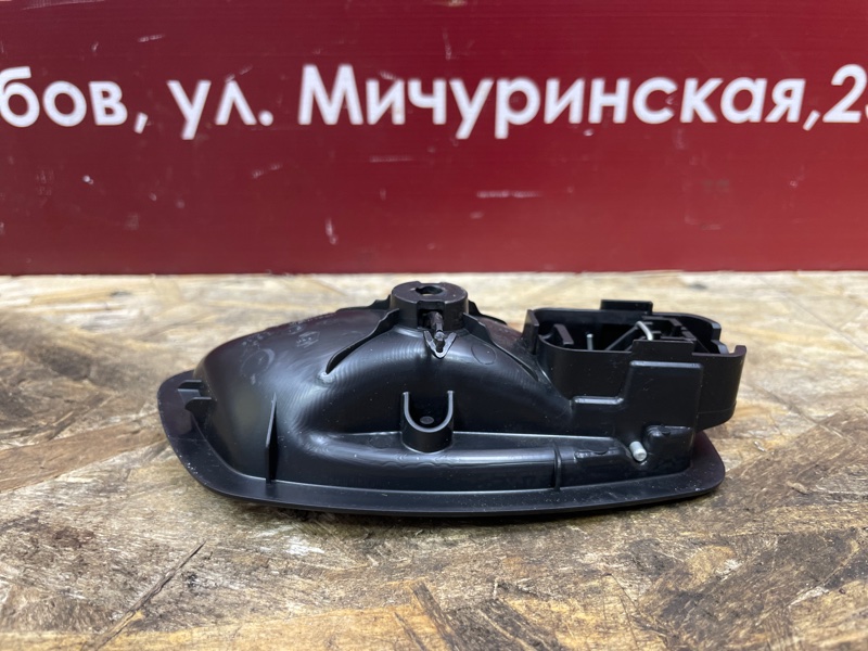 Внутренняя  ручка двери