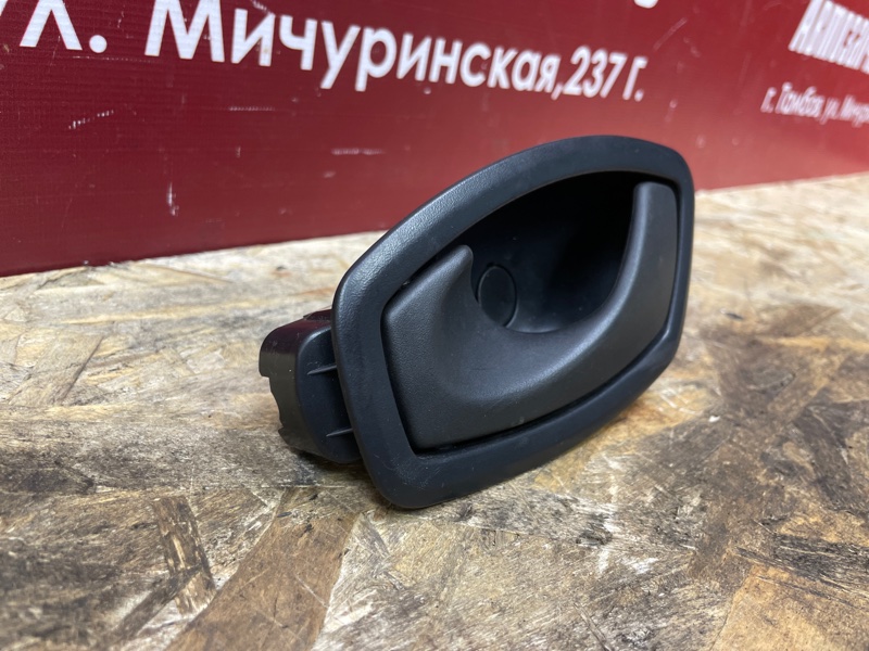 Внутренняя  ручка двери