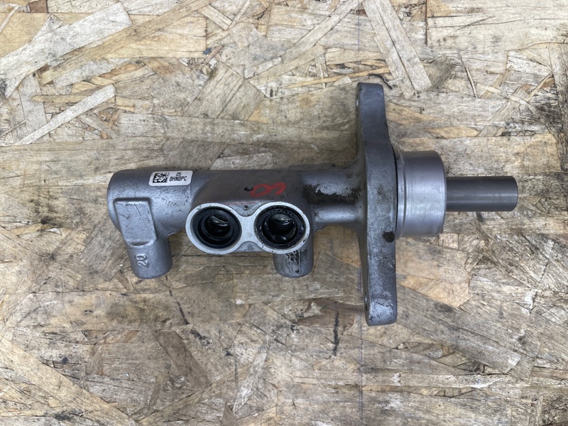 Главный тормозной цилиндр