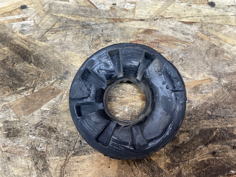 Верхняя опора    пружины