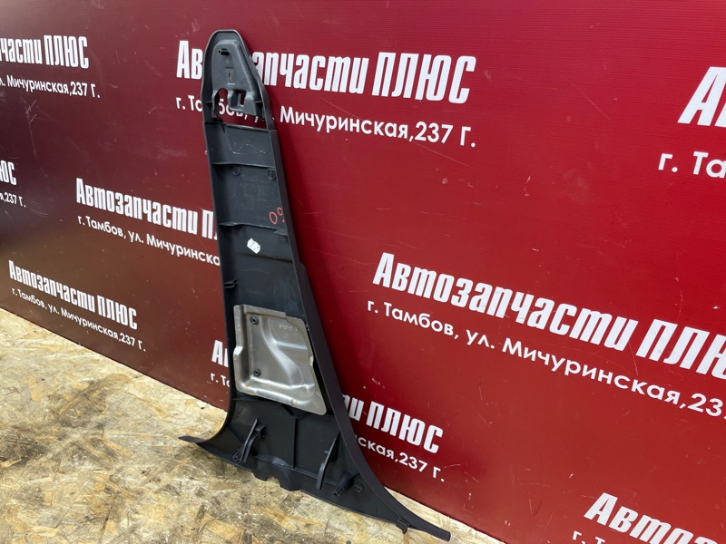 Обшивка средней стойки