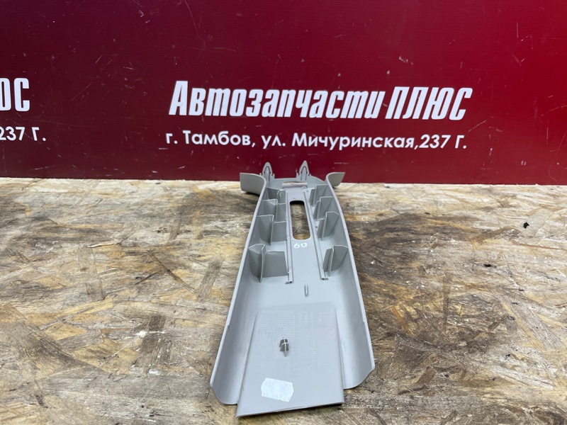 Обшивка средней стойки