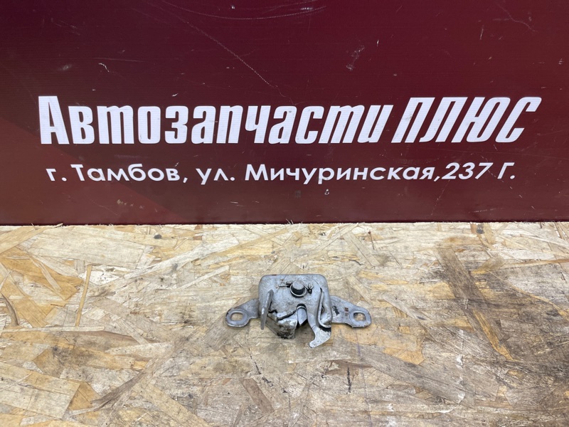 Замок капота