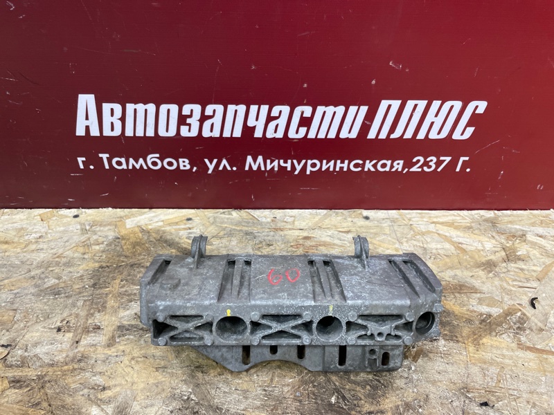 Кронштейн впускного коллектора