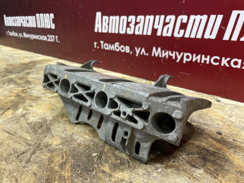 Кронштейн впускного коллектора