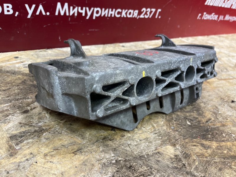 Кронштейн впускного коллектора