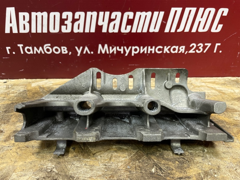 Кронштейн впускного коллектора