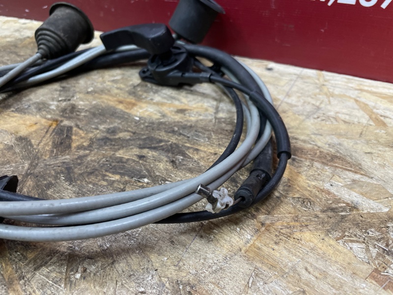 Трос замка капота