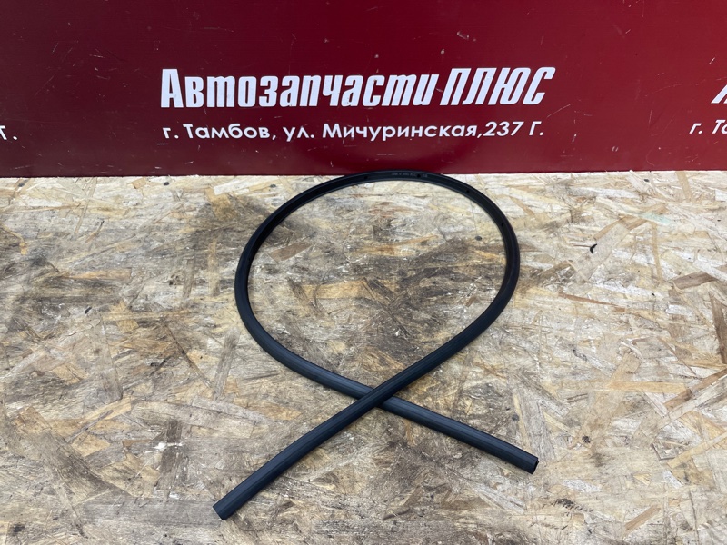 Уплотнительная резинка боковой двери