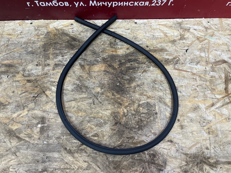 Уплотнительная резинка боковой двери