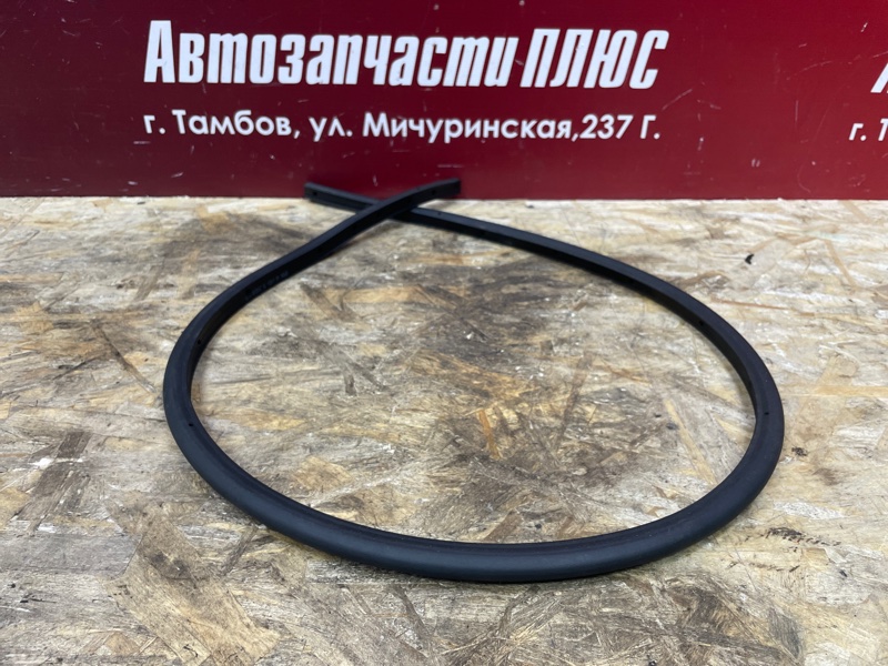 Уплотнительная резинка боковой двери