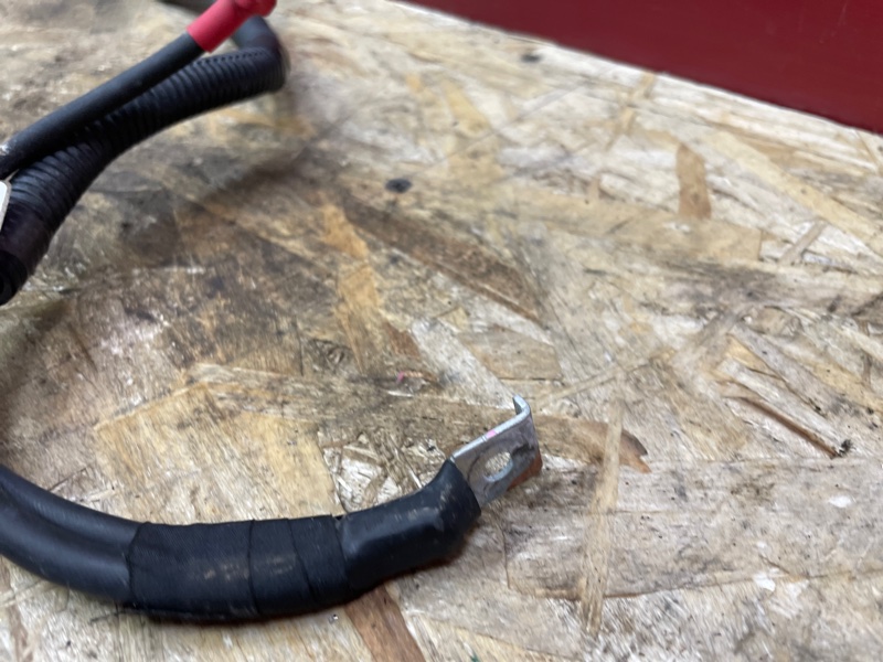 Клемма аккумулятора (минусовая)