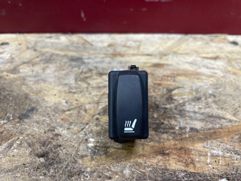 Кнопка обогрева сидений