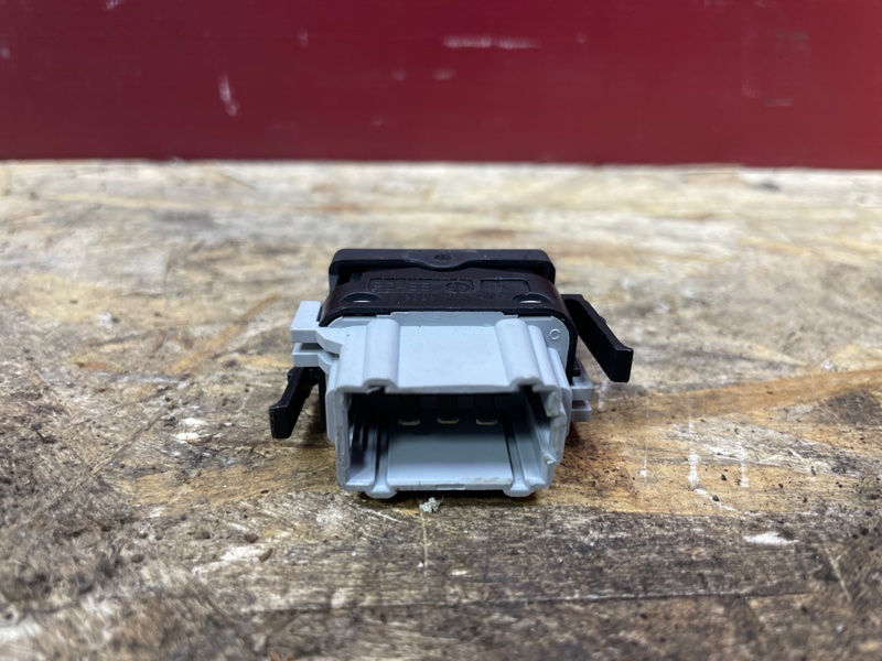 Кнопка обогрева сидений