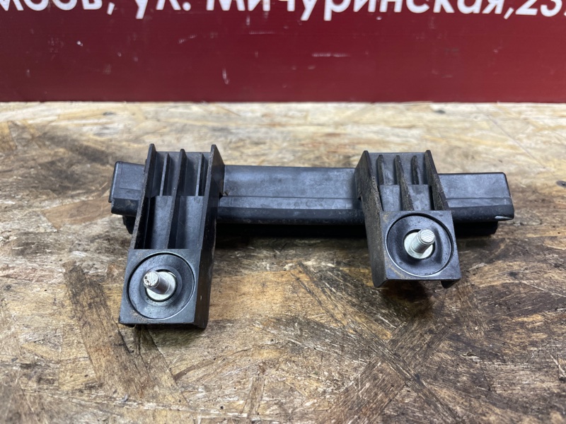 Направляющая стекла двери