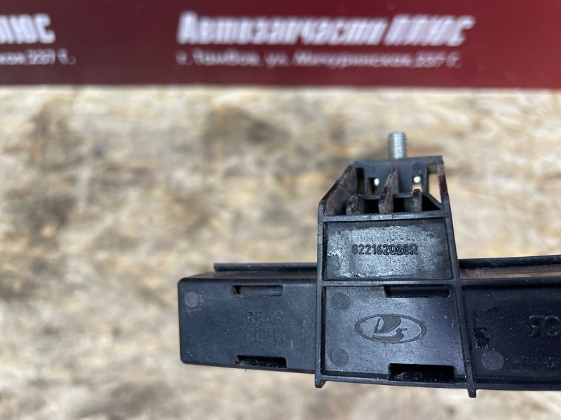 Направляющая стекла двери