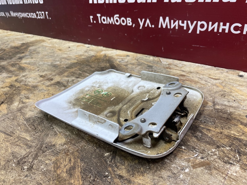 Лючок бензобака