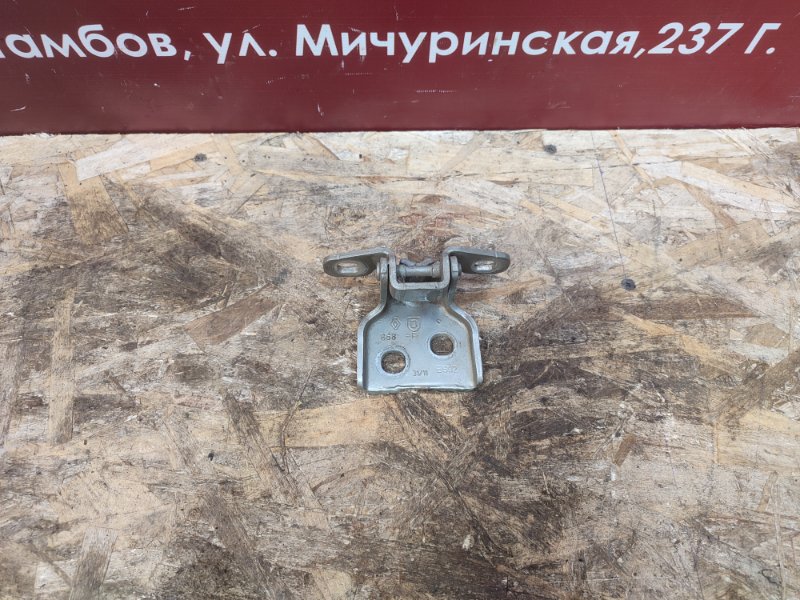 Петля двери