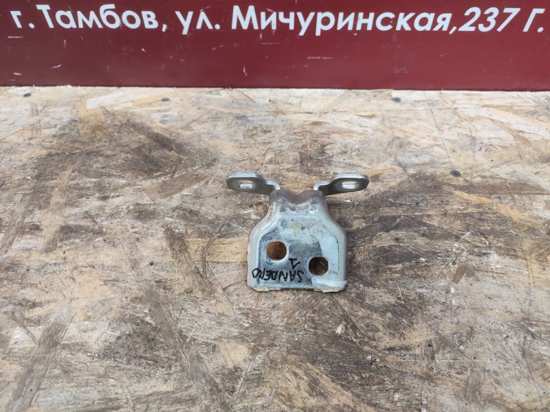 Петля двери