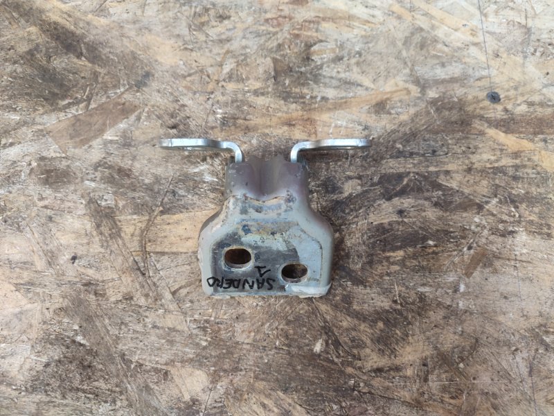 Петля двери