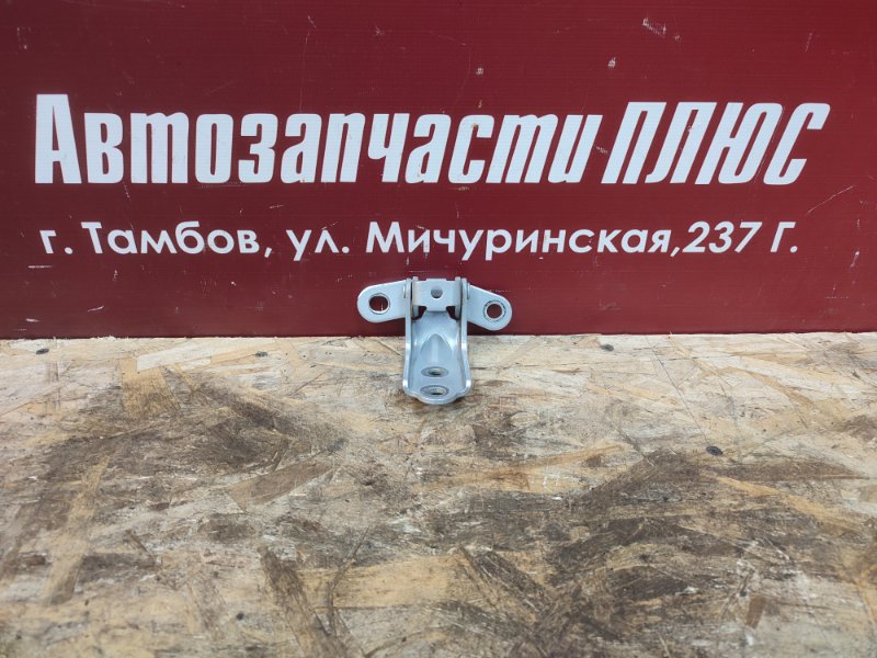 Петля двери