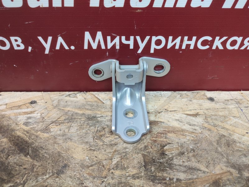 Петля двери