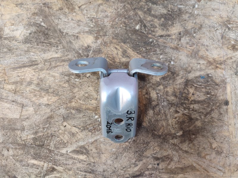 Петля двери