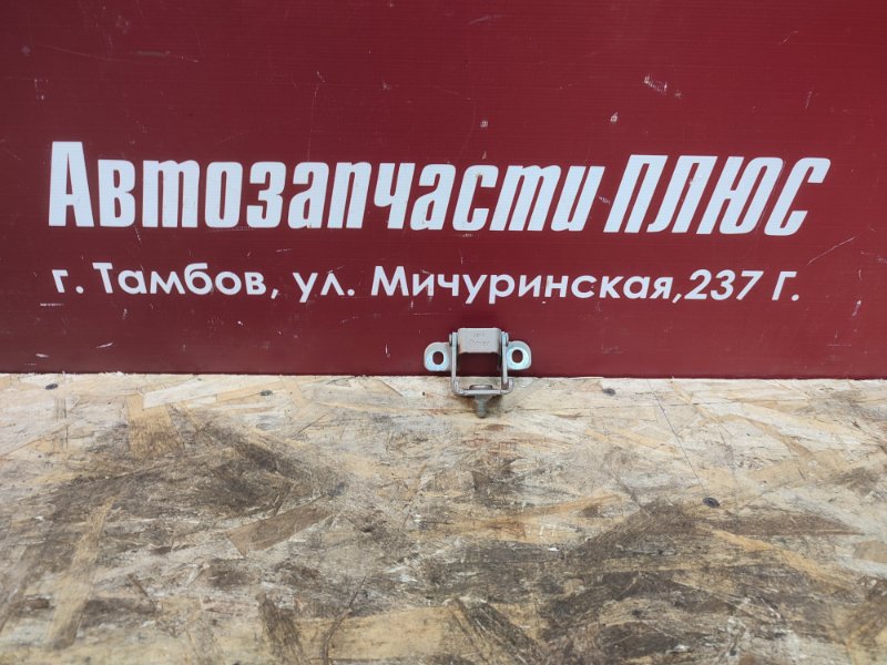 Петля багажника