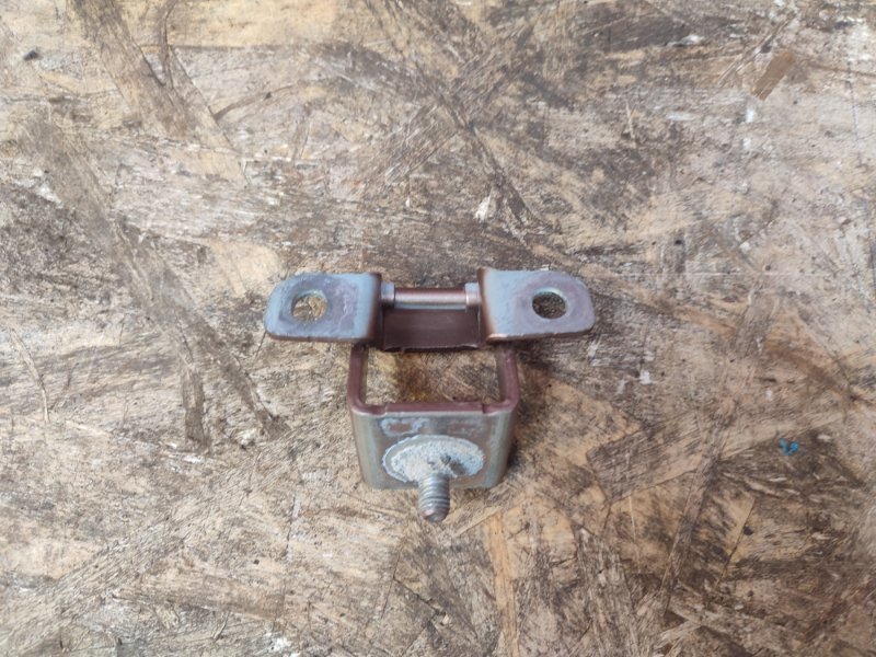 Петля багажника