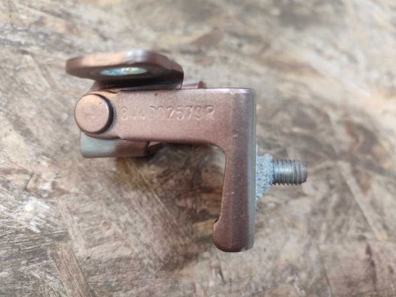 Петля багажника