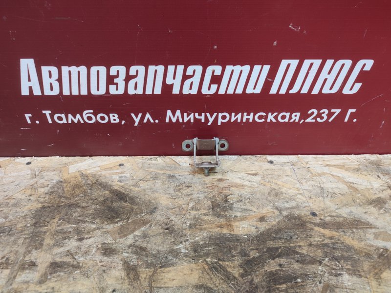 Петля багажника